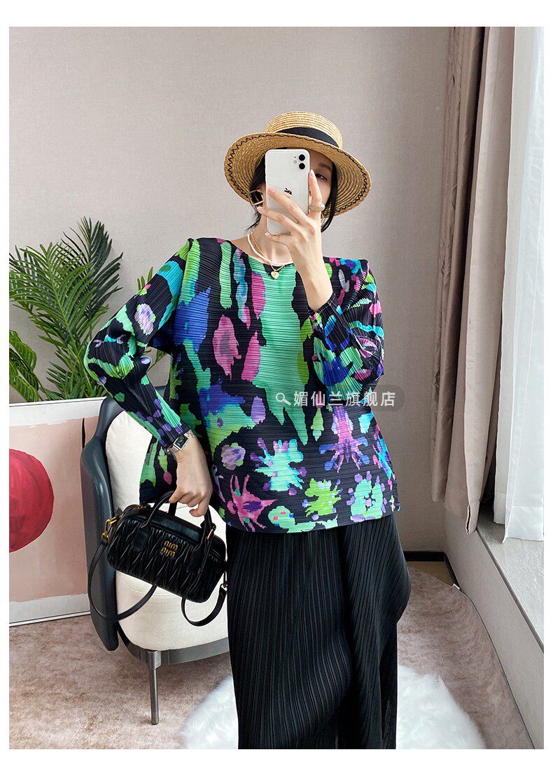 Summer Clothing For Plus Size Women - Plus Size Women T-shirt with Geometric